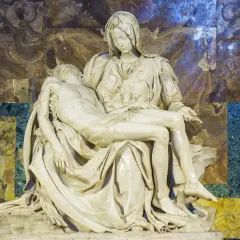 Pieta Michała Anioła: Matka Boska z ciałem Chrystusa na kolanach, marmurowa rzeźba pełna bólu i piękna.