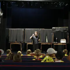 Jak powstaje spektakl teatralny - odkryj sekrety jego tworzenia