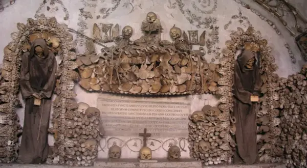 Malarstwo katakumbowe: tajemnice wczesnochrześcijańskiej sztuki